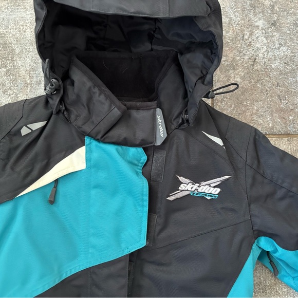 Woman’s XS skidoo coat - Picture 2 of 8